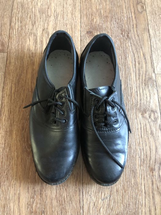 Продаю мужскую обувь