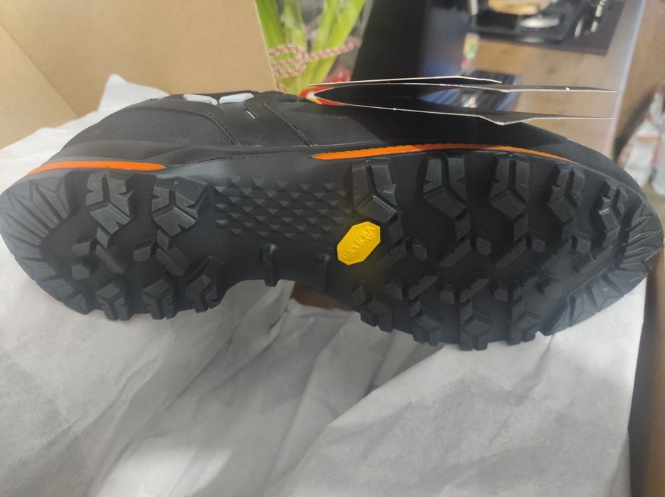 Vând pantofi Salewa GTX