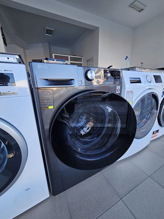 Комбинирана пералня със сушилня LG ThinQ