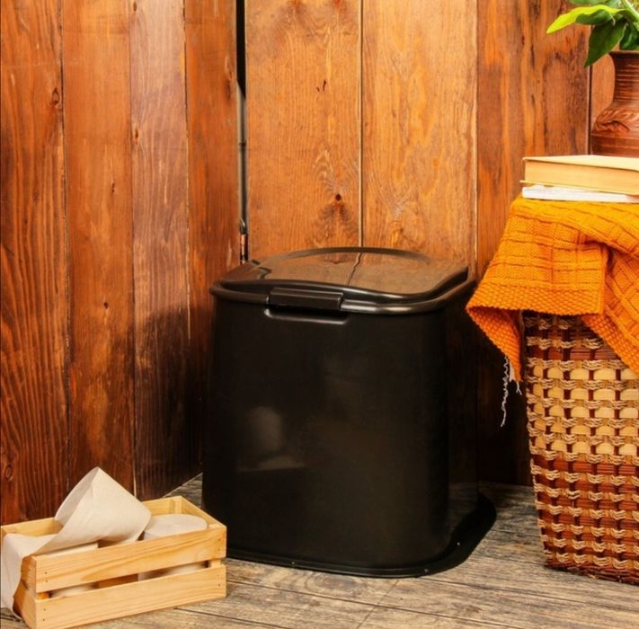 Туалет дачный пластик