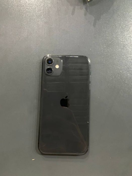 Telefon iphone 11 sotiladi