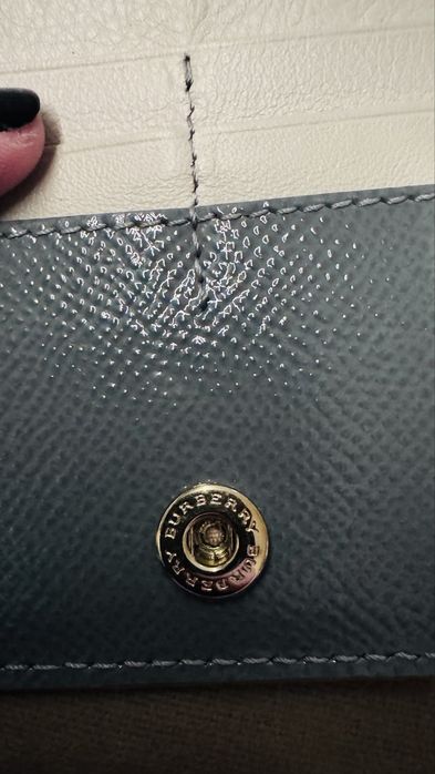 Portofel Burberry gri lucios