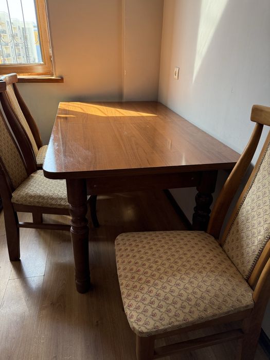 Продается раздвижной стол и 6 стульев