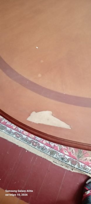 Стол в гостинную