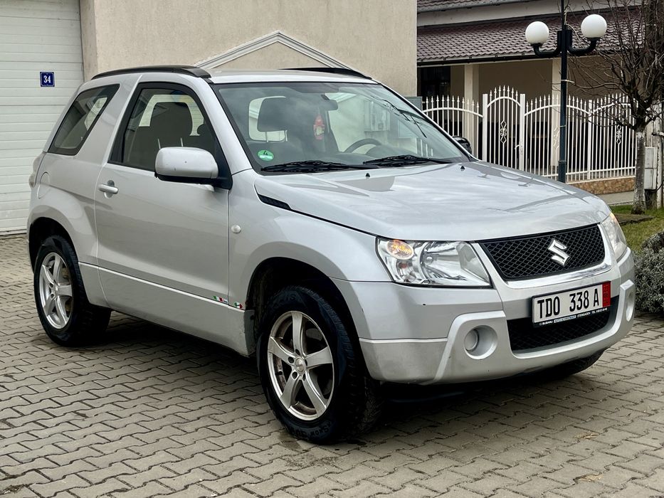 Suzuki Grand Vitara 4x4  an 2009 motor 1.6 benzina