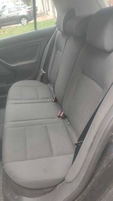 Volkswagen Golf 2005 benzină, 2.479 € — imagine 5