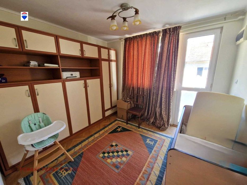 Втори етаж от къща за продажба кв. Родина 2