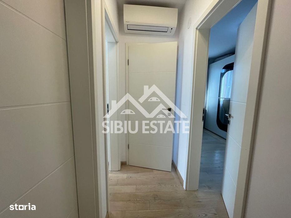 Casa cvadruplex de vanzare 4 camere, 2 locuri de parcare