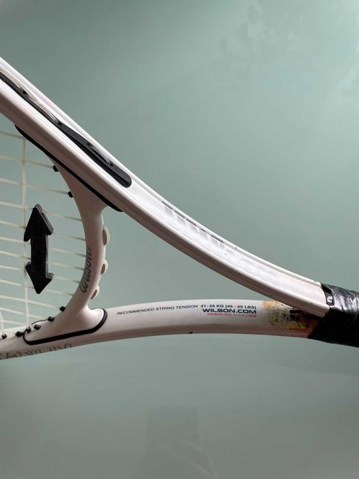 Vand racheta tenis Wilson, cu rama din titan si husa, plus bonus: racheta tenis Artengo