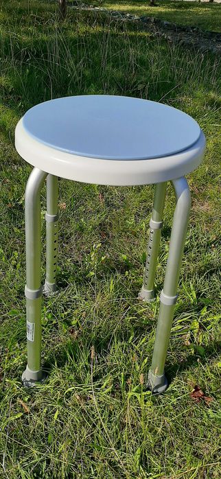 Scaun baie rotund, sezut rotativ, ajustabil, aluminiu, sustine 110 Kg