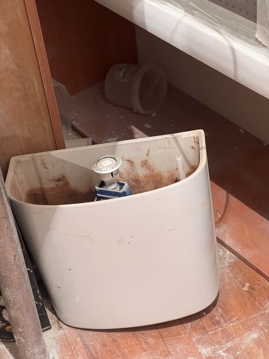 Отдам бесплатно унитаз с бочком