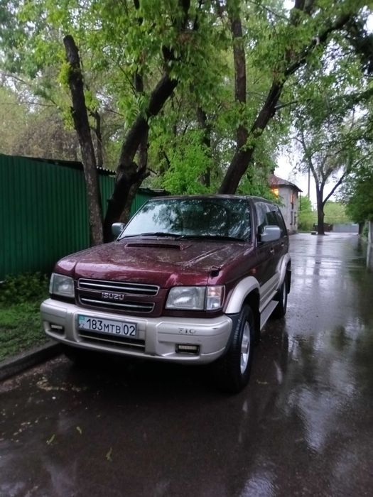 Isuzu Bighorn 2000