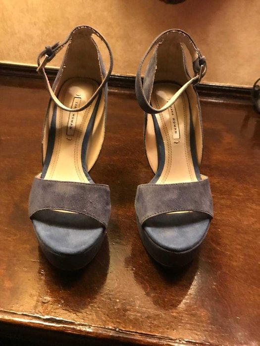 Продаются босоножки  нарядные ZARA