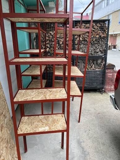 Стеллажи полки кладовки