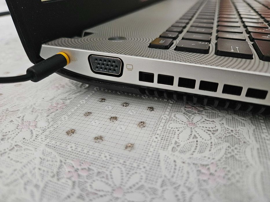 Ноутбук ASUS N56V