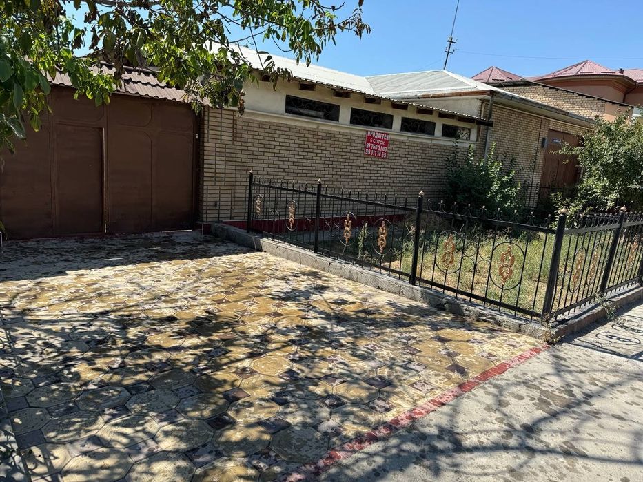 Участок сотилади 5 соток . Сутиги 30 мингдан