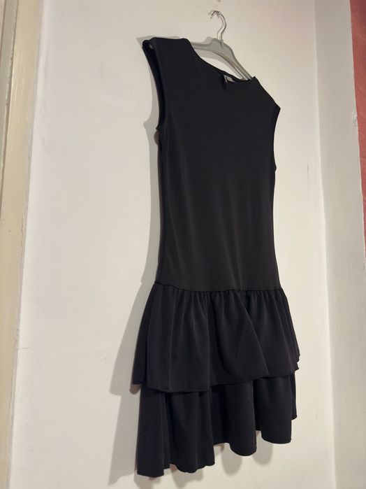 Rochie neagră elegantă cu volane, H&M, S