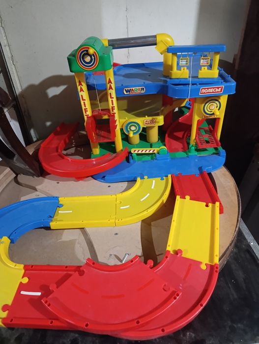 Игрушка гараж машинки дорога