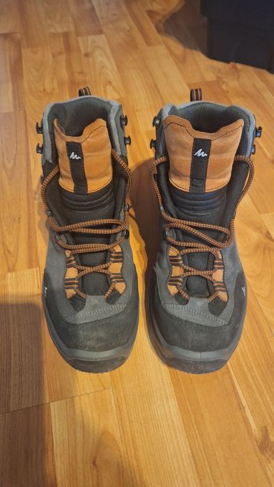 Vand bocanci de iarna