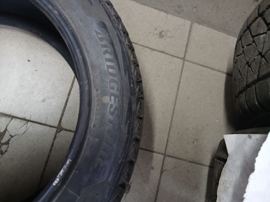 Продам зимние шины Bridgestone