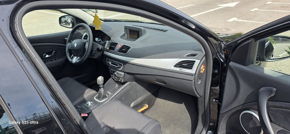 PROPRIETAR Megane 3  1.5 dci 110 cp XENON  Navi