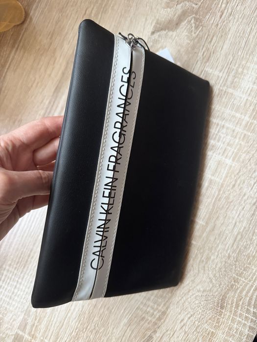 Нова CALVIN KLEIN Козметична чантичка