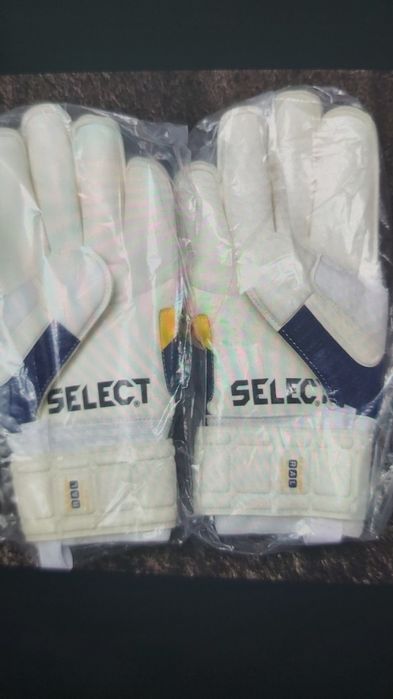 Продам перчатки футбольные оригинал.Новые