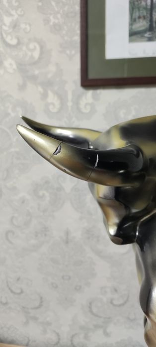 Статуэтка большого быка