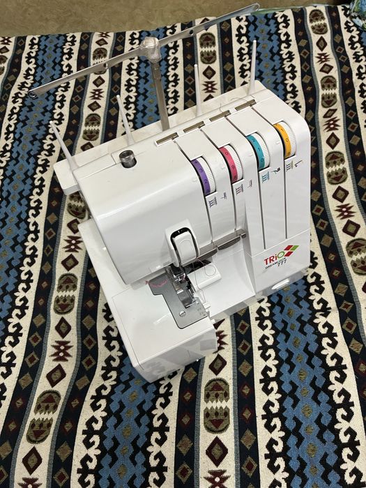 Продам швейную машину