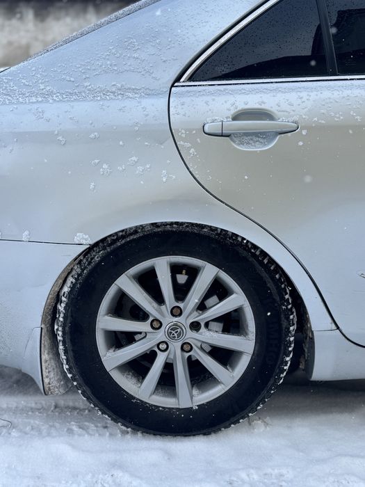 Продам диски с резиной на камри