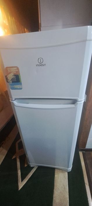 Холодильник indesit