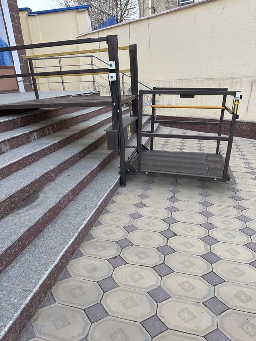 Подьемник для инвалидов вертикальный б/у