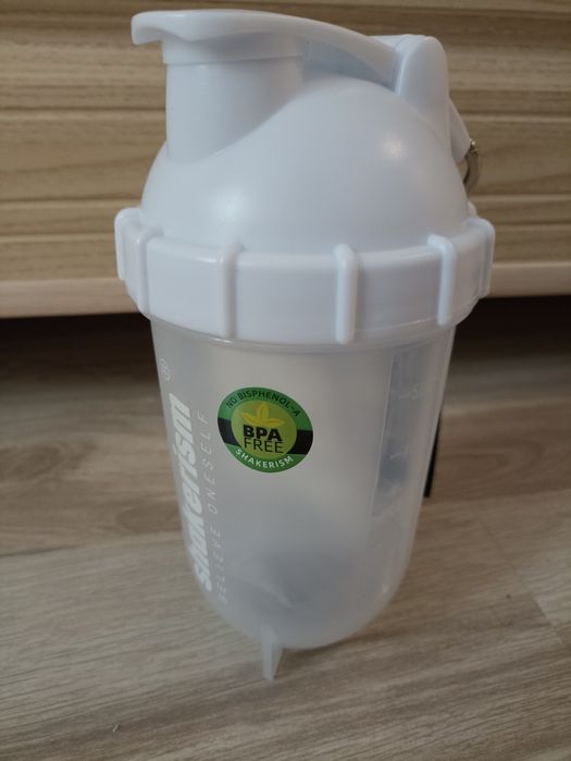 Шейкер в форме дуги 500 мл.