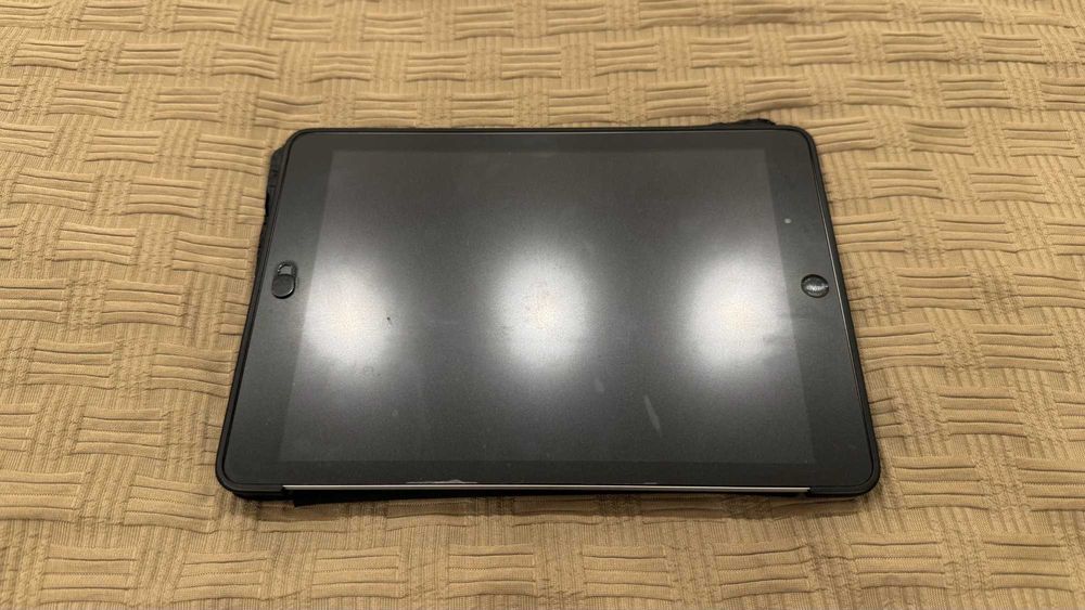 iPad (6th generation) Space Gray