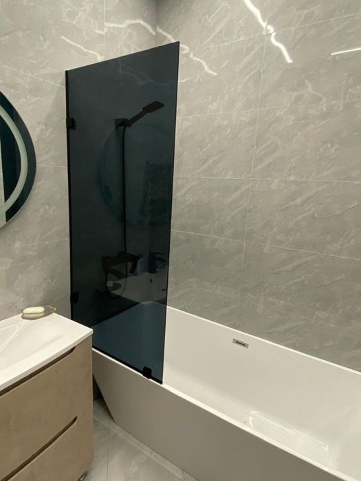 Стеклянные душевые кабины/ванная шторка