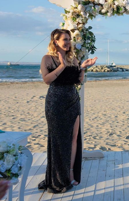 Официална рокля с пера