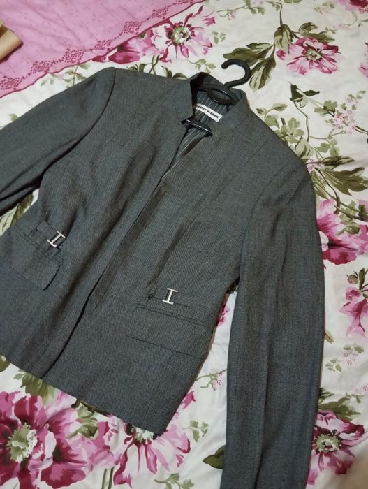 Kostyumlar sotiladi har biri 50000 dan