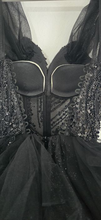 Бална рокля , Дантела