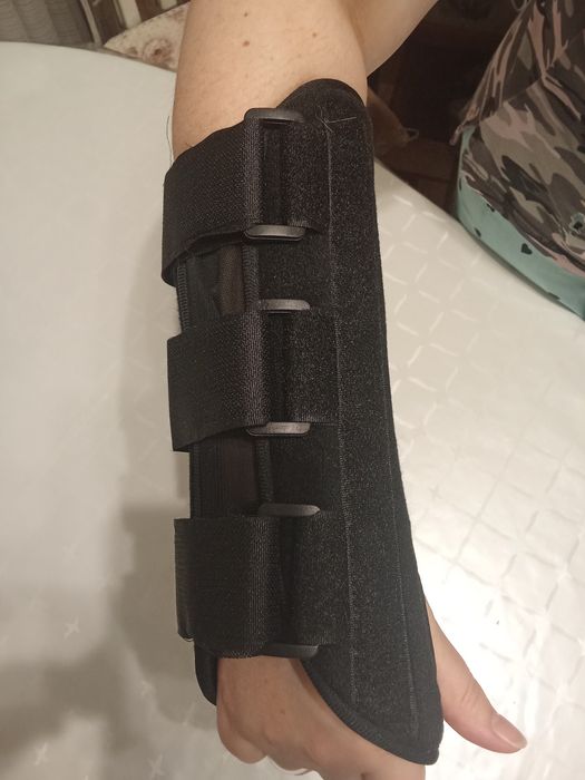 Продам лангетку , фиксатор,ортез