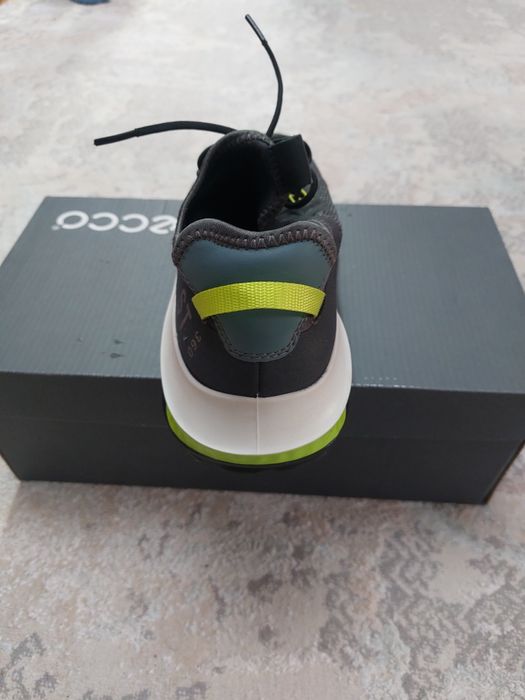 Продам красовки ECCO