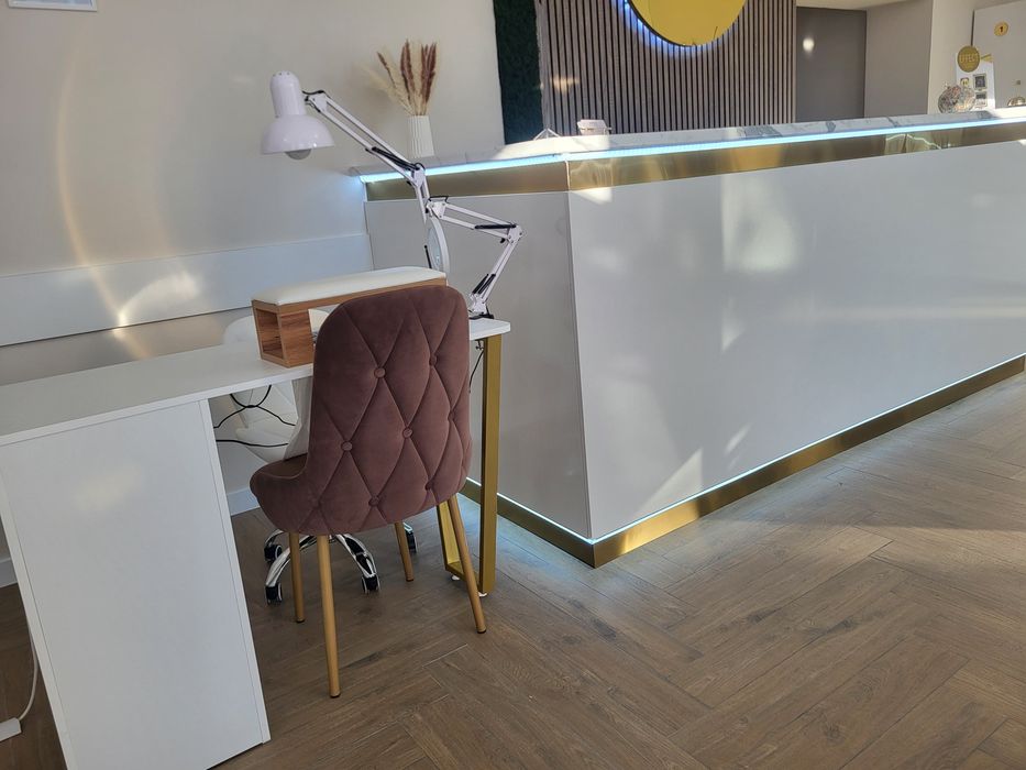 Сдается маникюрный стол