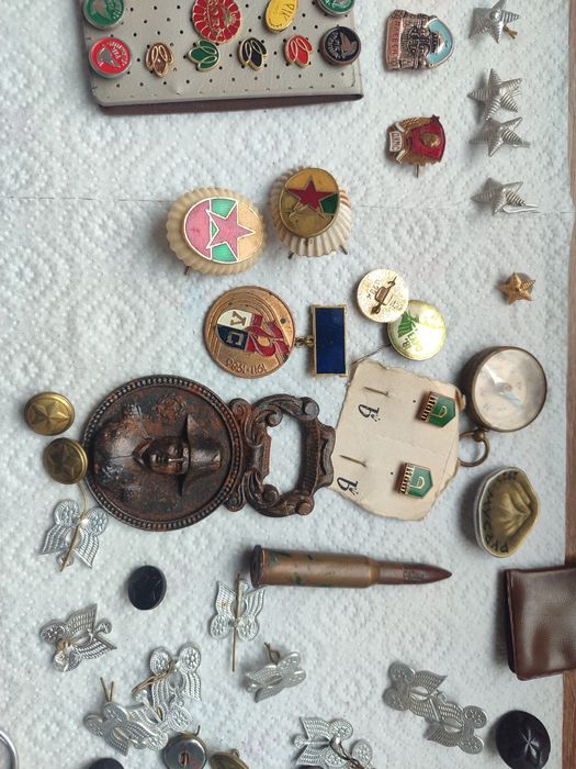 Колекция значки и брошки