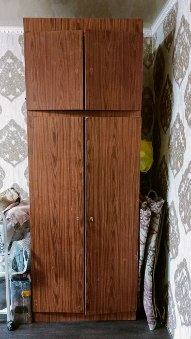 Деревянный кресло, шифоньеры