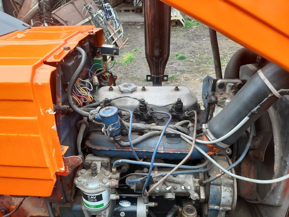 Vand un Tractor Utb 445, in perfecta stare de functionare