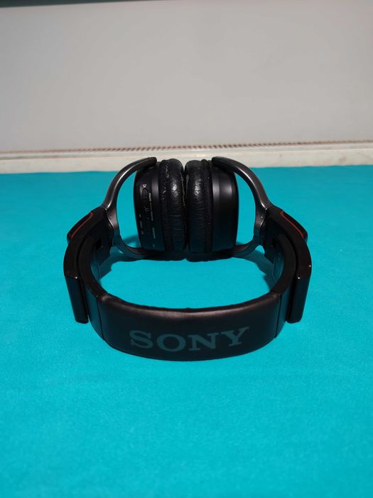 SONY Walkman NWZ-WH303 , căști cu MP3, 4 GB.