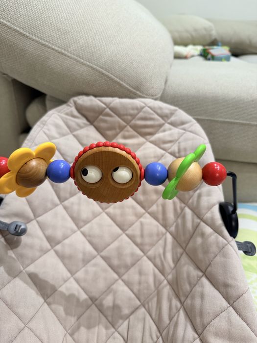 Продам люльку шезлонг babybjorn