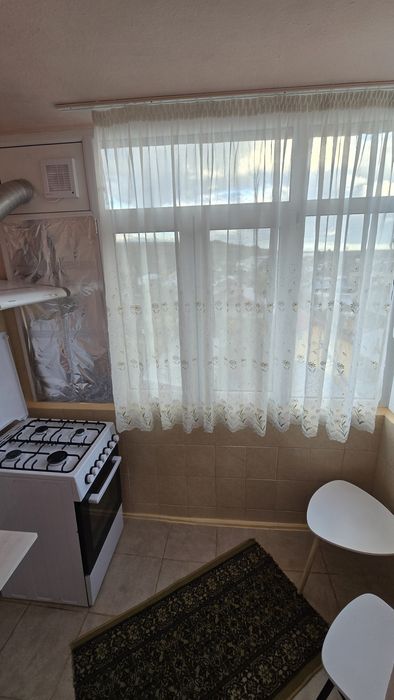 Apartament cu 3 camere de închiriat