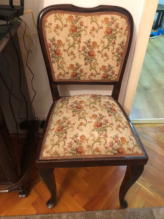 vand 3 buc scaune 100ron/buc.