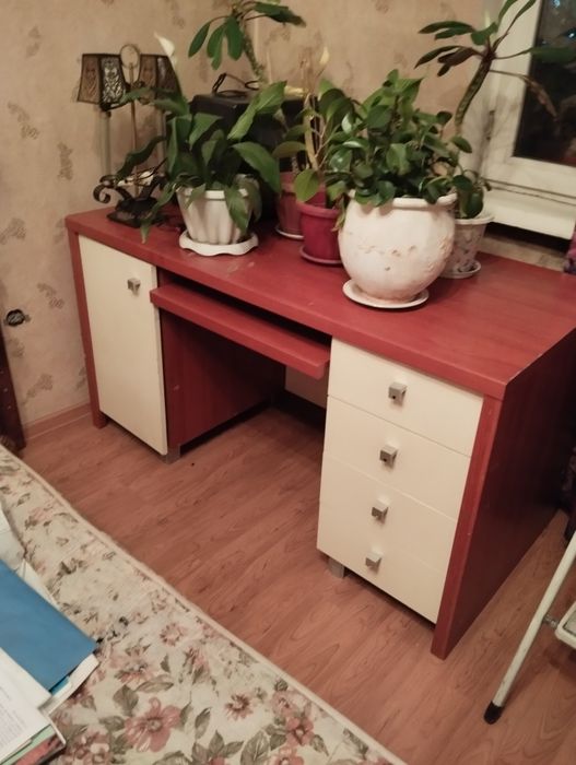 Продам компьютерный стол