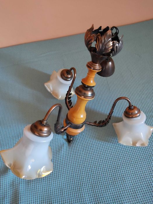 Класически полилей с 3 крушки, орнаменти от месинг и дърво, румънски